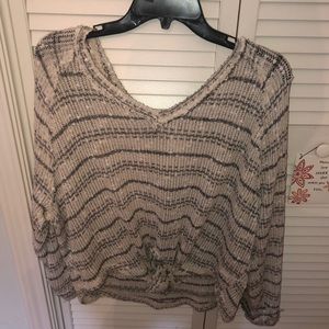 V neck knit long sleeve top
